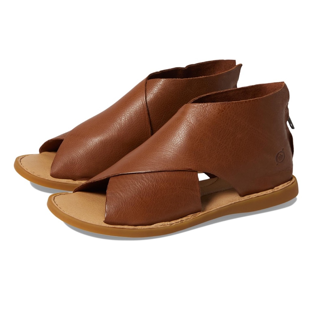 NWOT Born Iwa Women’s Flat Sandals, size 10M